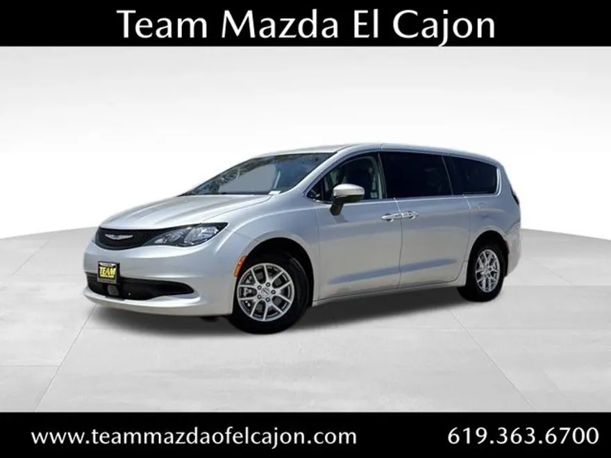 2022 Chrysler Voyager LX photo 1