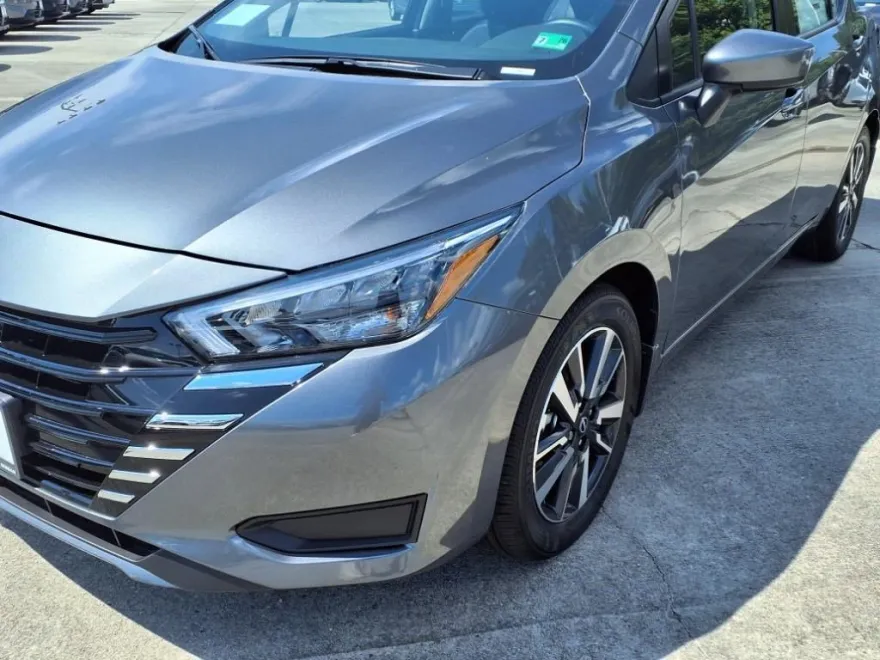 2025 Nissan Versa SV photo 1