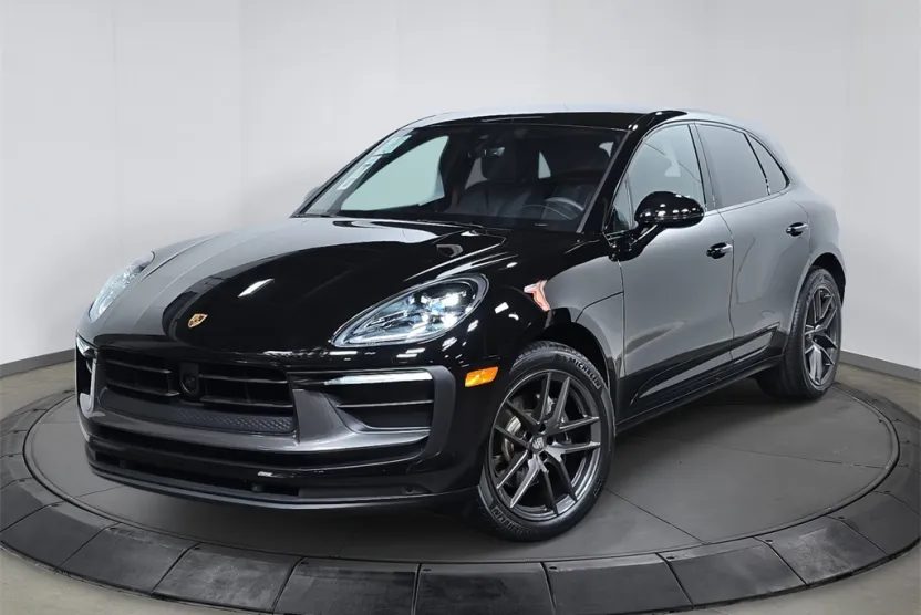 2024 Porsche Macan T photo 1