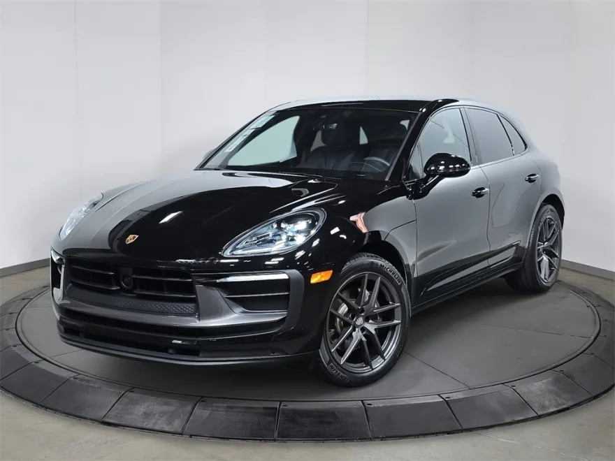 2024 Porsche Macan T photo 1