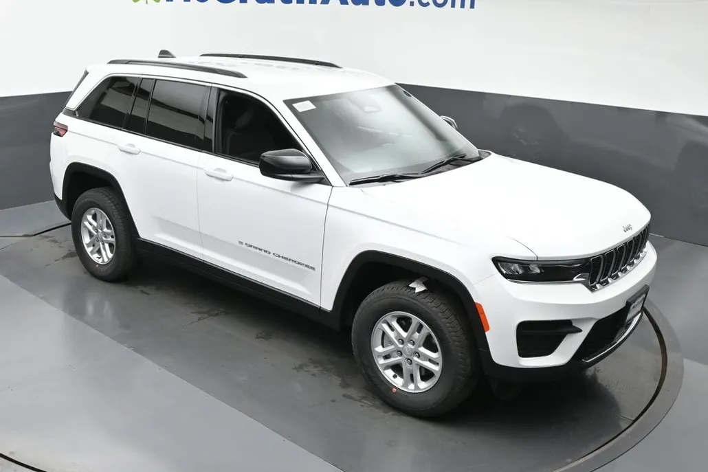 2025 Jeep Grand Cherokee Laredo photo 1