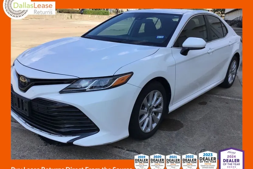 2020 Toyota Camry LE photo 1