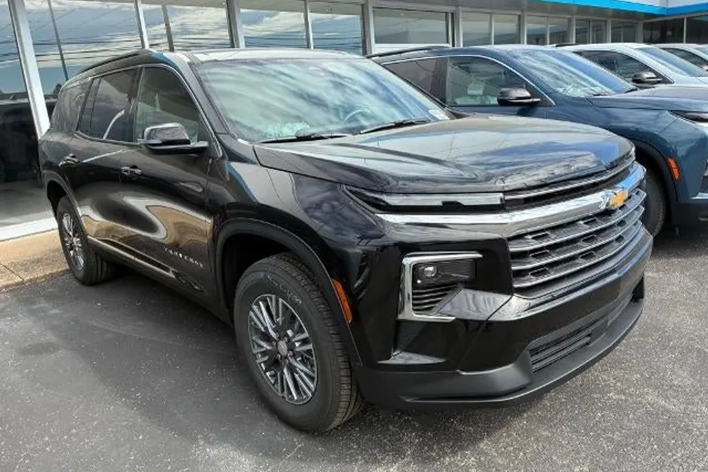 2026 Chevrolet Traverse 2LT photo 1