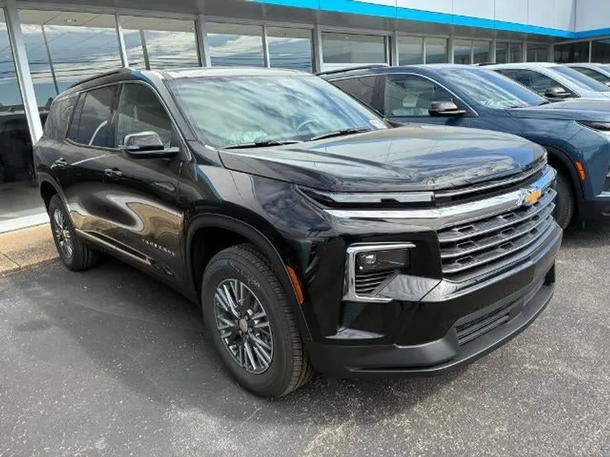 2026 Chevrolet Traverse 2LT photo 1