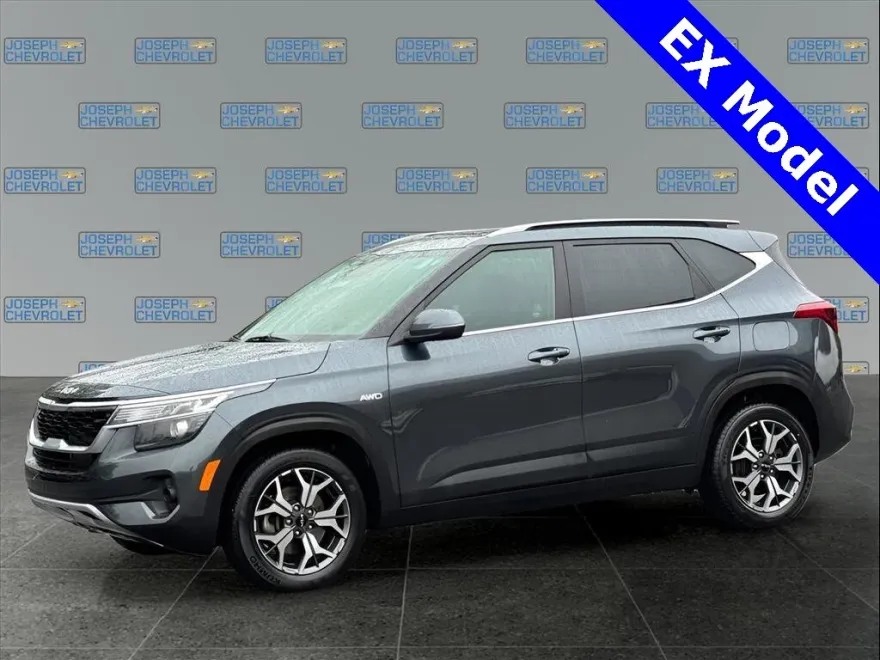 2023 Kia Seltos EX photo 1