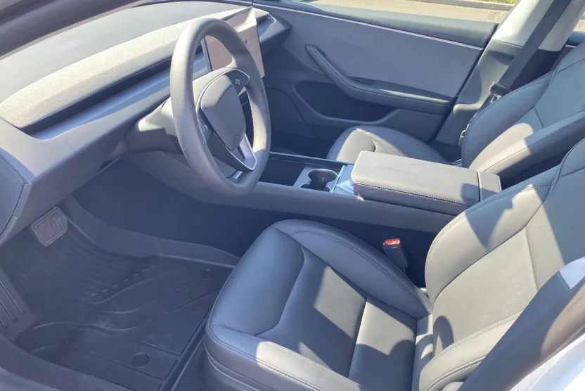 2025 Tesla Model 3 Long Range photo 1