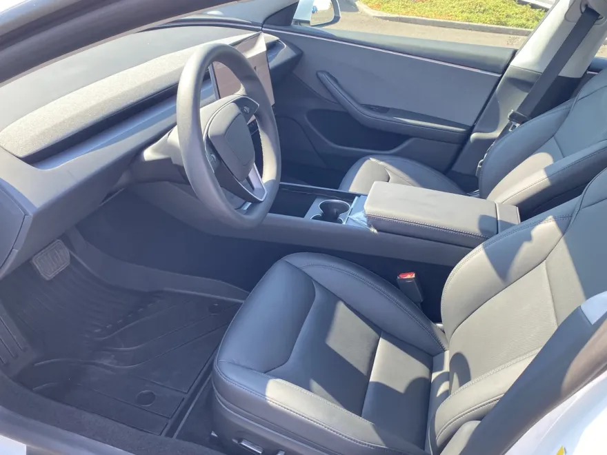 2025 Tesla Model 3 Long Range photo 1