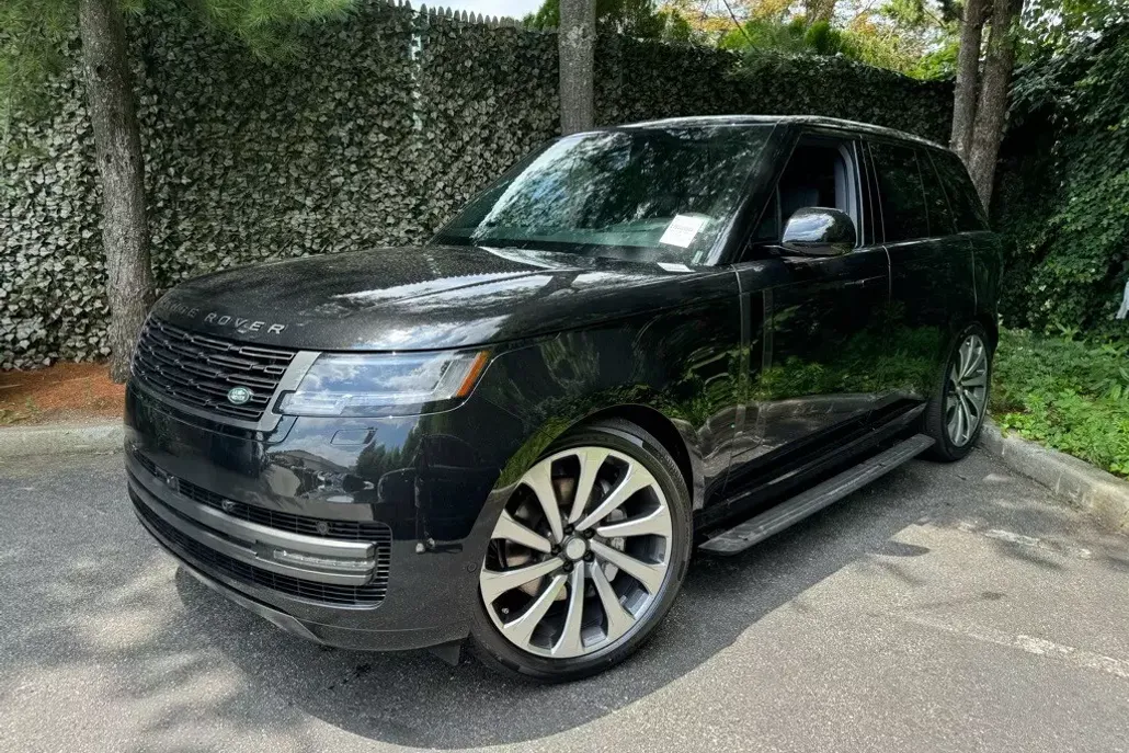 2025 Land Rover Range Rover SE photo 1