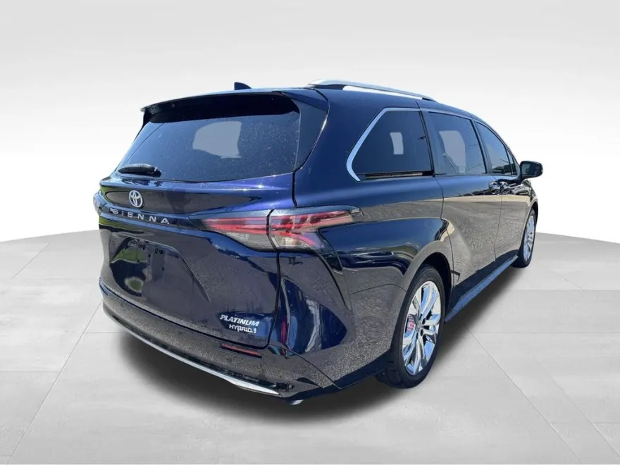 2022 Toyota Sienna Platinum photo 1