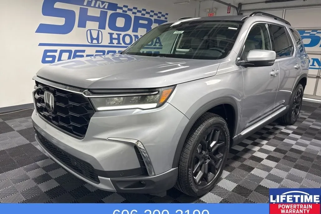 2025 Honda Pilot Touring photo 1