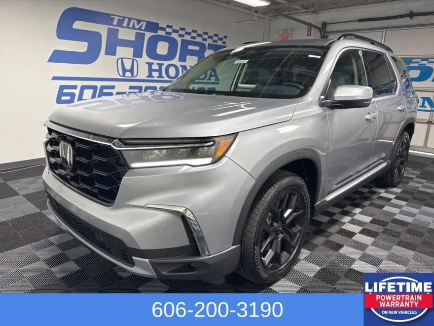 2025 Honda Pilot Touring photo 1