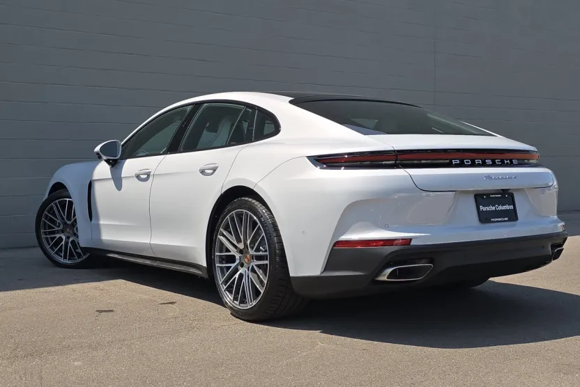 2025 Porsche Panamera 4 photo 1