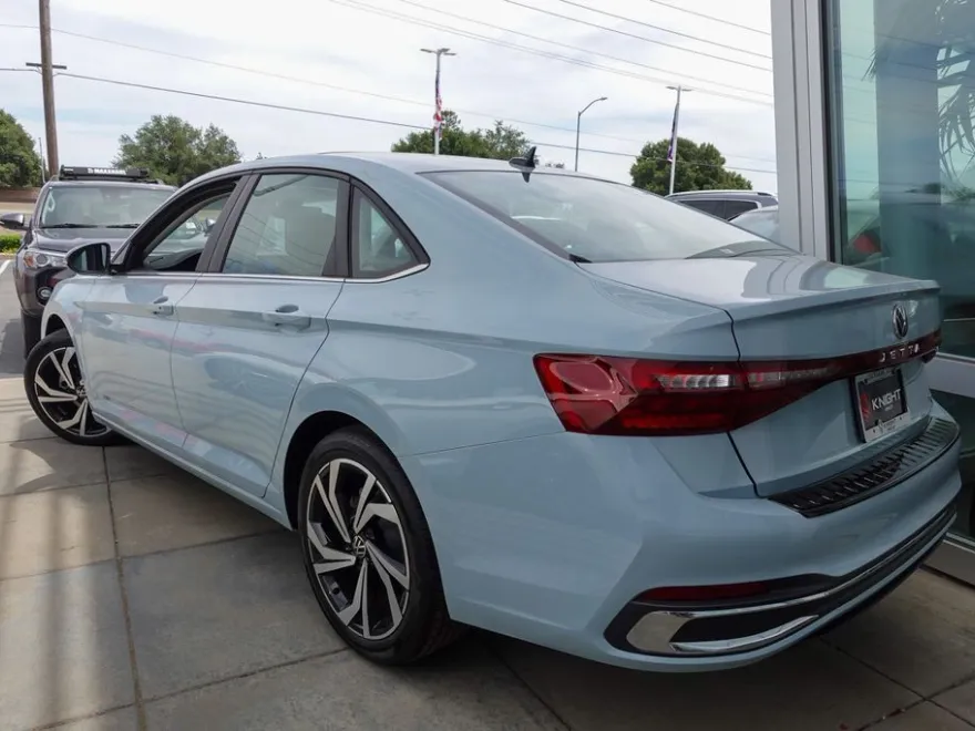 2025 Volkswagen Jetta 1.5T SEL photo 1