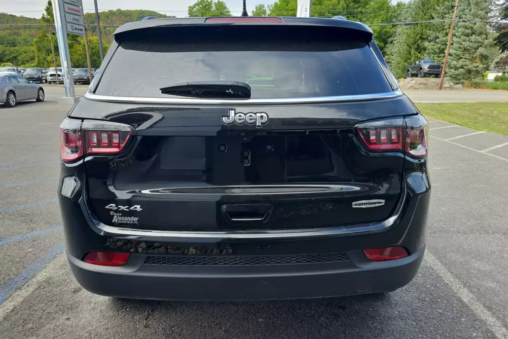 2024 Jeep Compass Latitude Lux photo 1