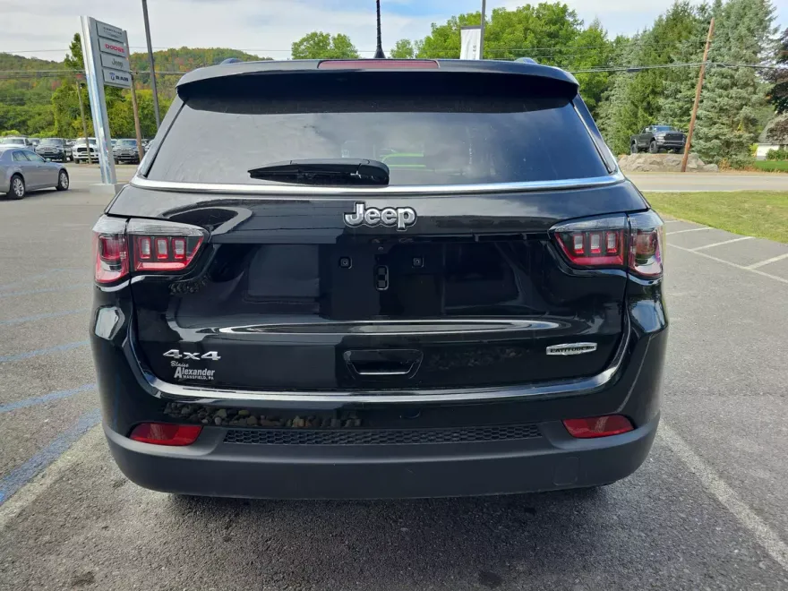 2024 Jeep Compass Latitude Lux photo 1