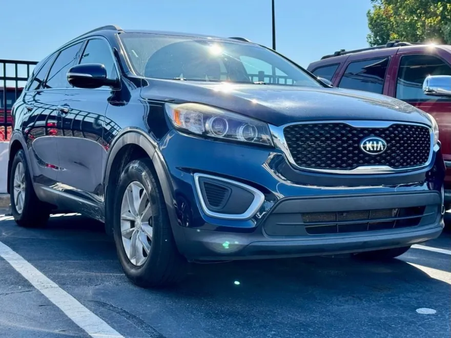 2017 Kia Sorento LX photo 1