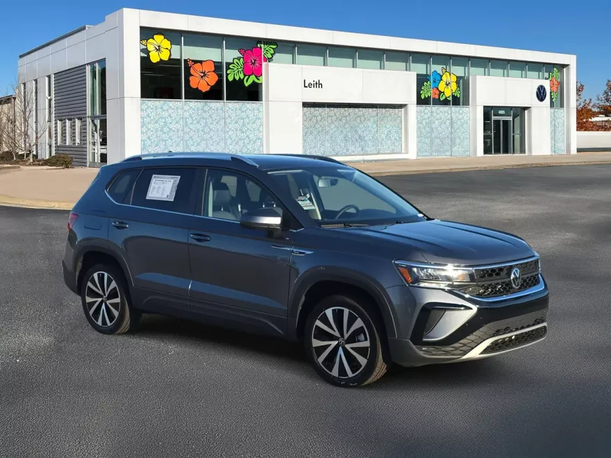 2022 Volkswagen Taos SE photo 1
