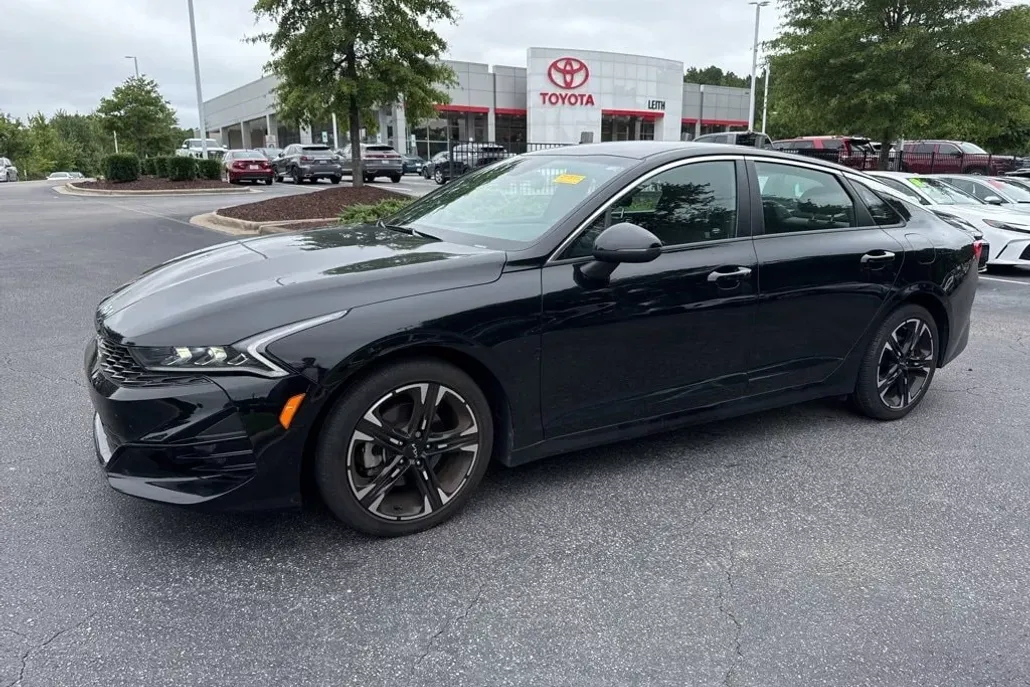 2023 Kia K5 GT-Line photo 1