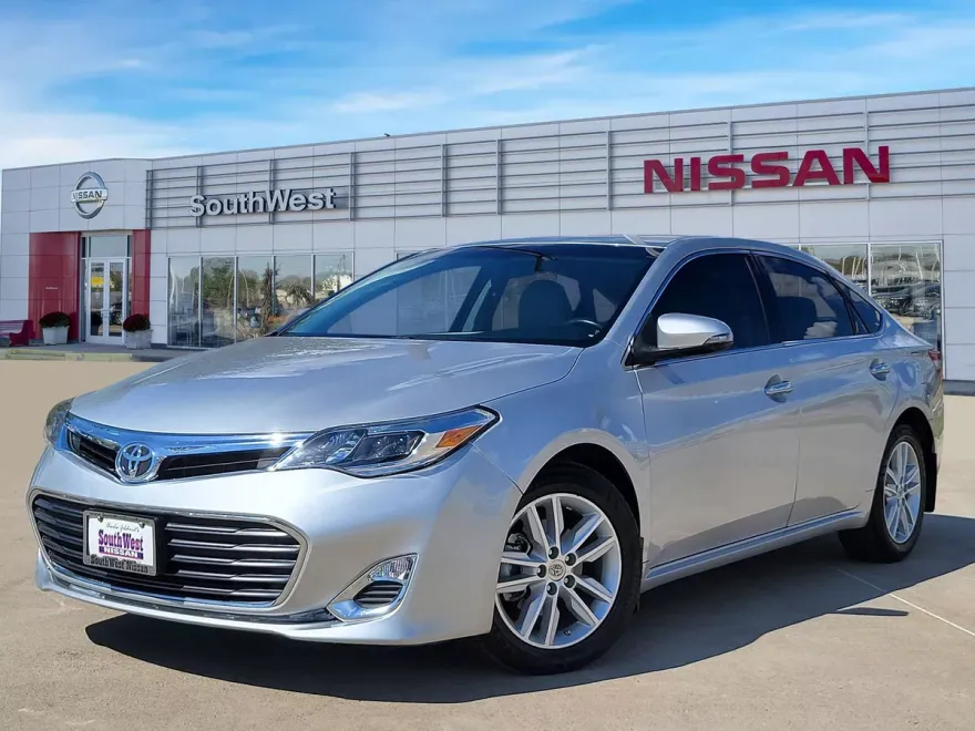 2013 Toyota Avalon XLE photo 1