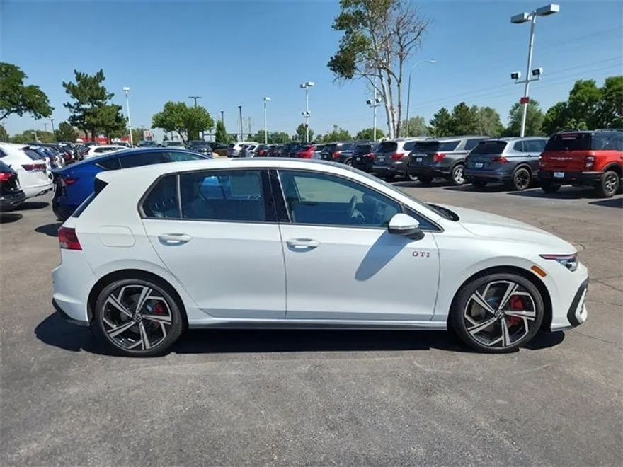 2025 Volkswagen Golf GTI SE photo 1