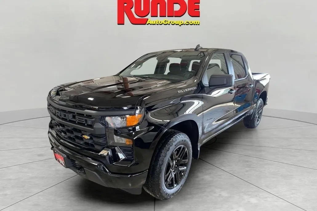 2025 Chevrolet Silverado 1500 Custom photo 1