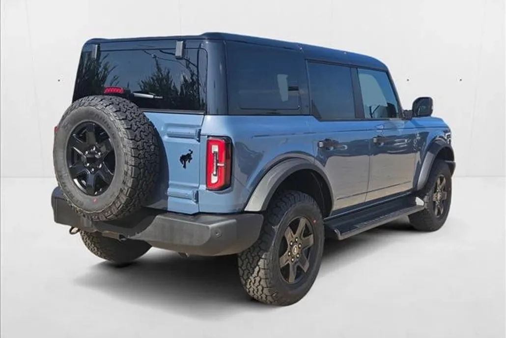 2025 Ford Bronco Outer Banks photo 1