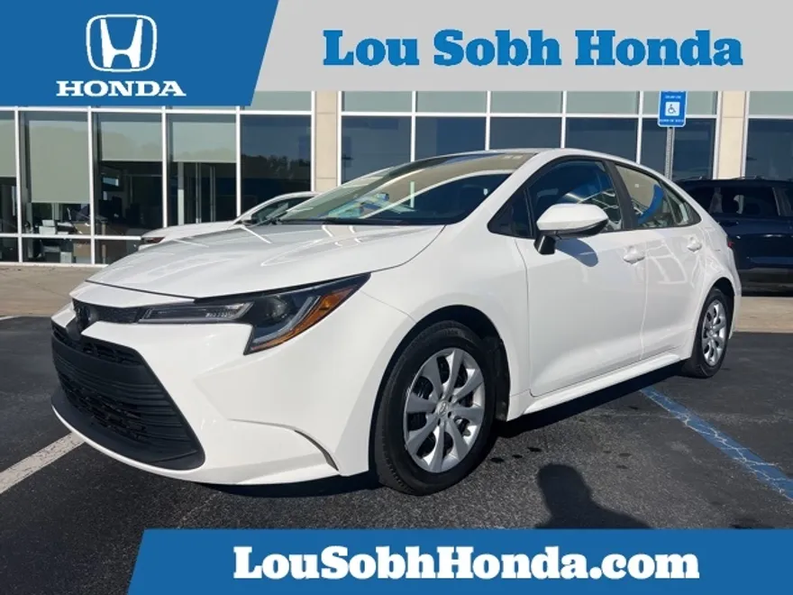 2024 Toyota Corolla LE photo 1