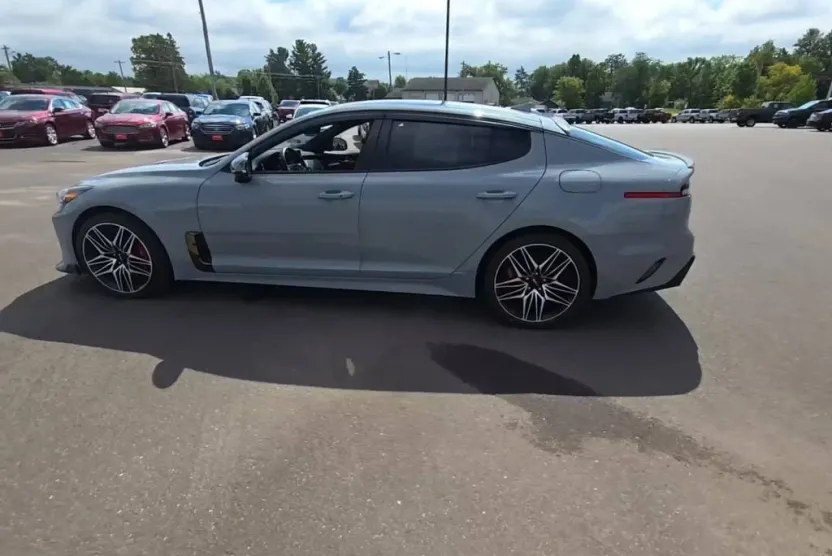 2022 Kia Stinger GT1 photo 1