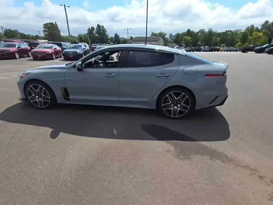 2022 Kia Stinger GT1 photo 1