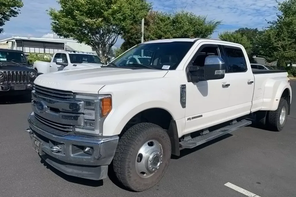 2019 Ford F-350 Lariat Platinum photo 1