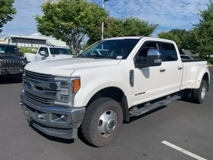 2019 Ford F-350 Lariat Platinum photo 1