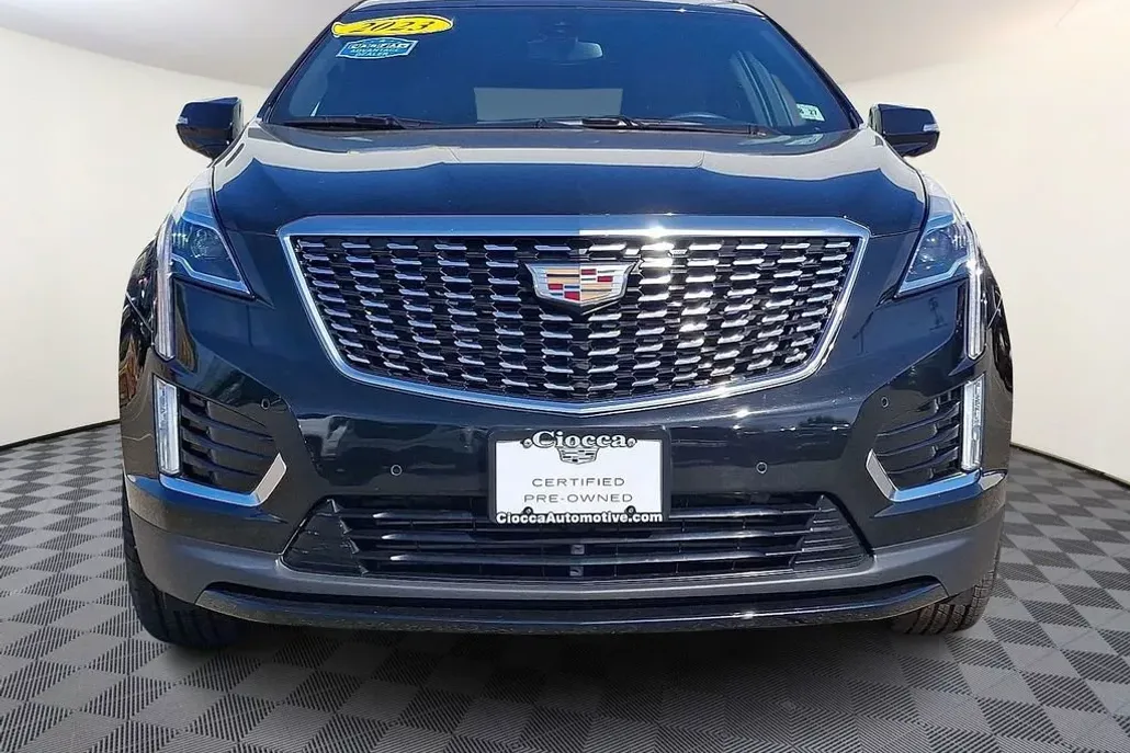 2023 Cadillac XT5 Luxury photo 1