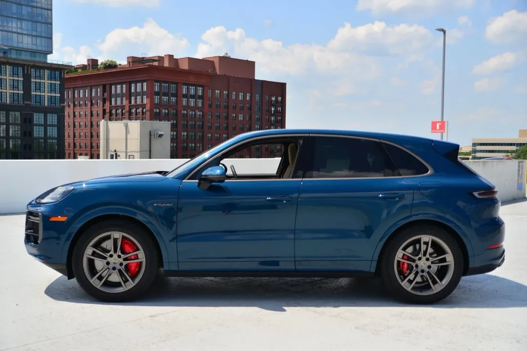 2025 Porsche Cayenne E-Hybrid Turbo photo 1