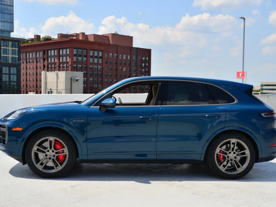 2025 Porsche Cayenne E-Hybrid Turbo photo 1