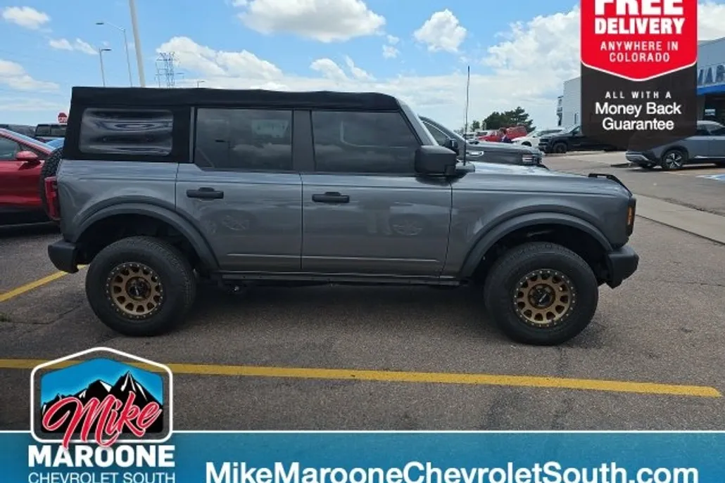 2022 Ford Bronco Base photo 1