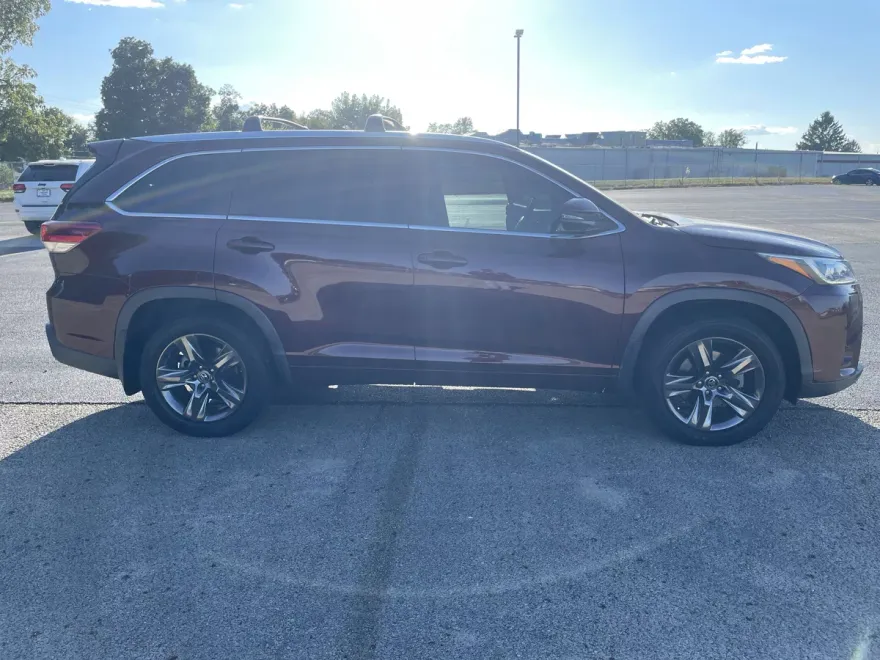 2017 Toyota Highlander Limited Platinum photo 1