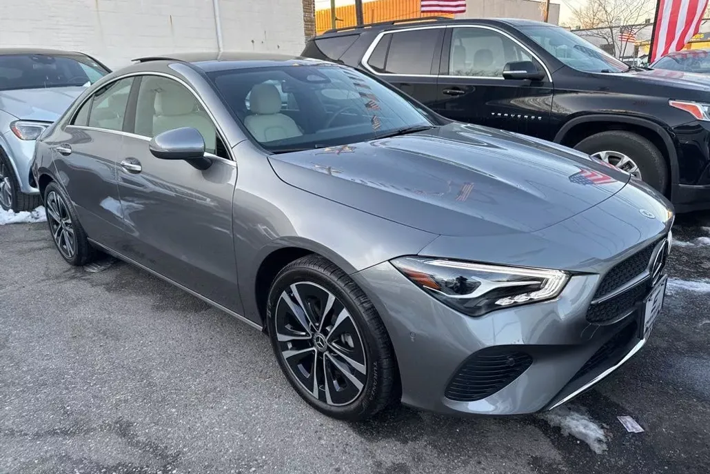 2024 Mercedes Benz CLA 250 4MATIC photo 1