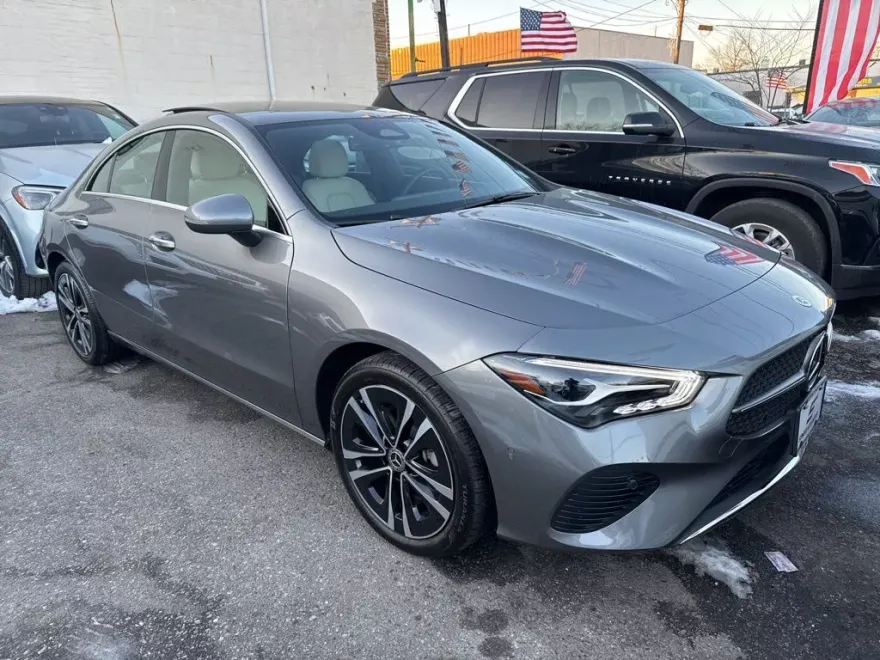 2024 Mercedes Benz CLA 250 4MATIC photo 1