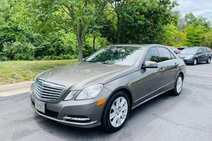 2013 Mercedes Benz E 350 4MATIC photo 1