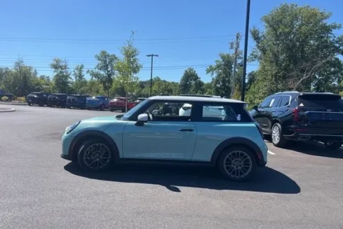 2025 Mini Cooper 2 Door Hardtop Signature photo 3