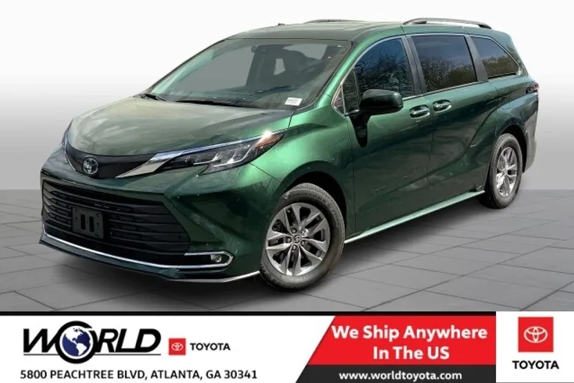 2022 Toyota Sienna XLE photo 1