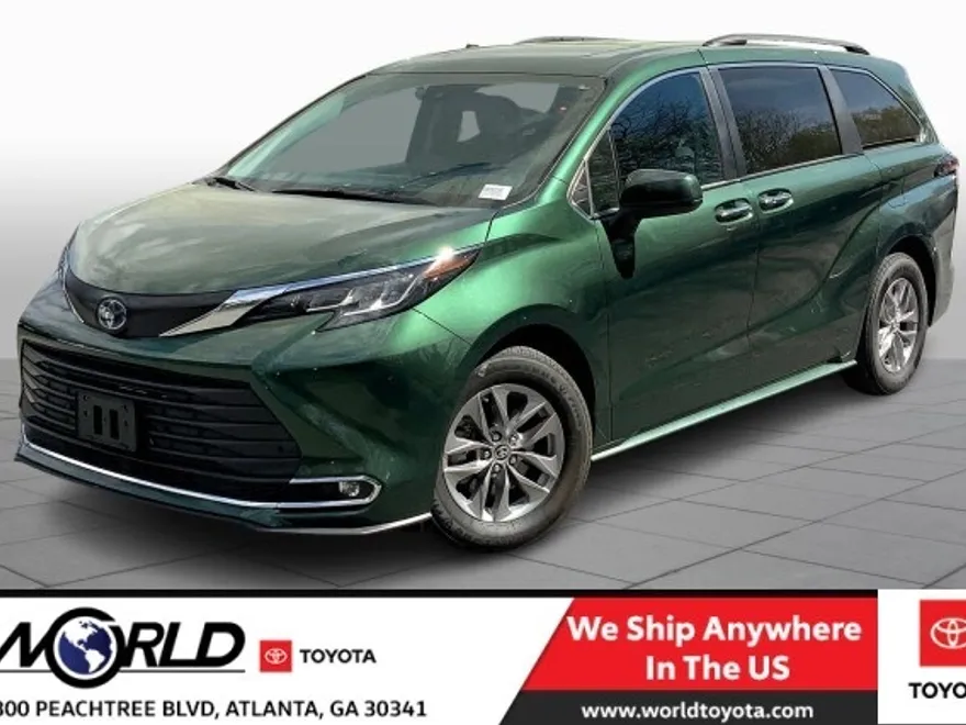 2022 Toyota Sienna XLE photo 1