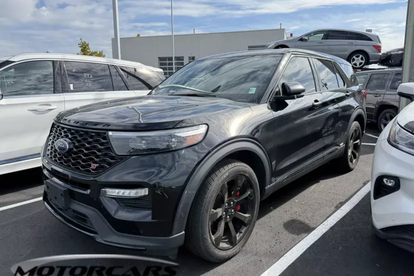2021 Ford Explorer ST photo 1