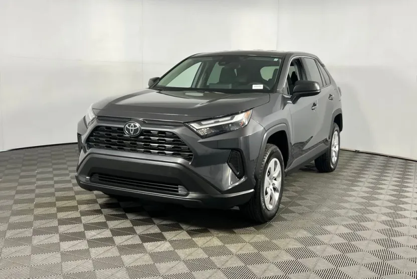 2024 Toyota RAV4 LE photo 1