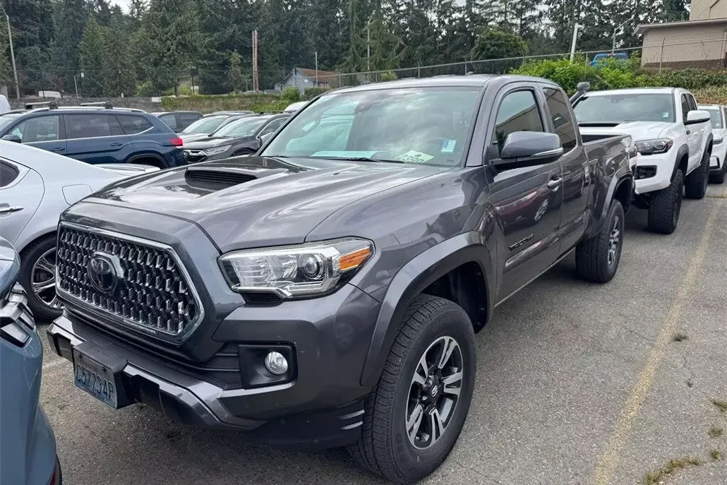 2019 Toyota Tacoma TRD Sport photo 1