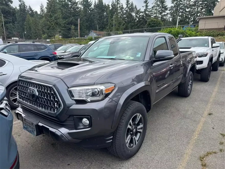 2019 Toyota Tacoma TRD Sport photo 1