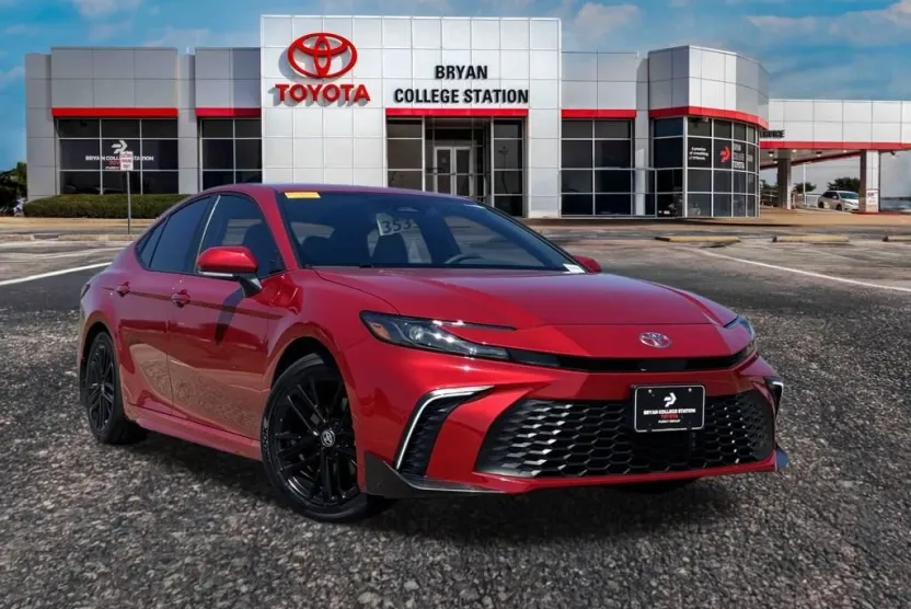 2025 Toyota Camry SE photo 1