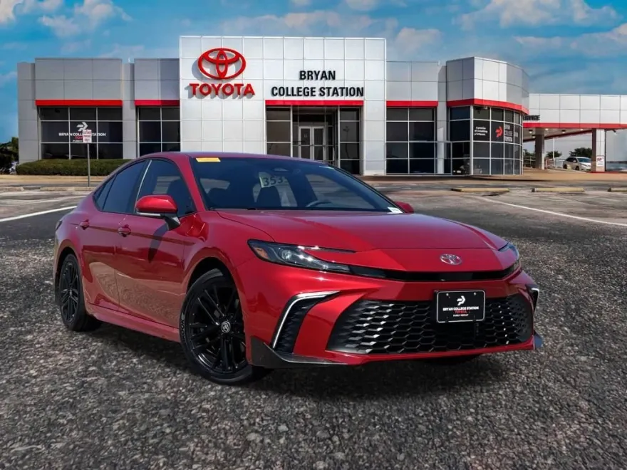 2025 Toyota Camry SE photo 1