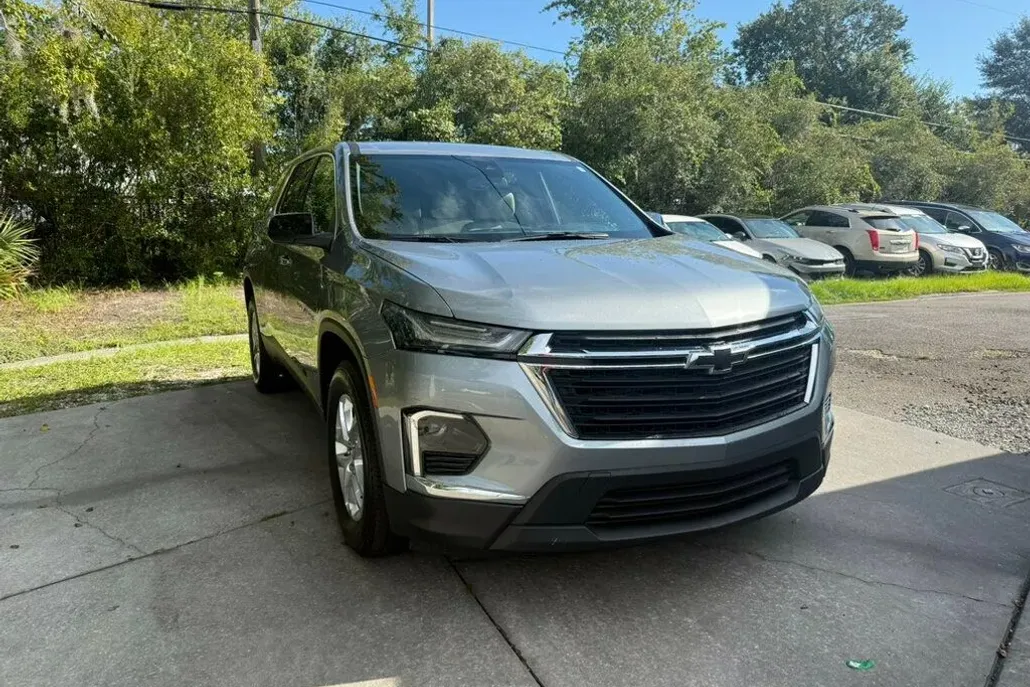 2023 Chevrolet Traverse 1LS photo 1