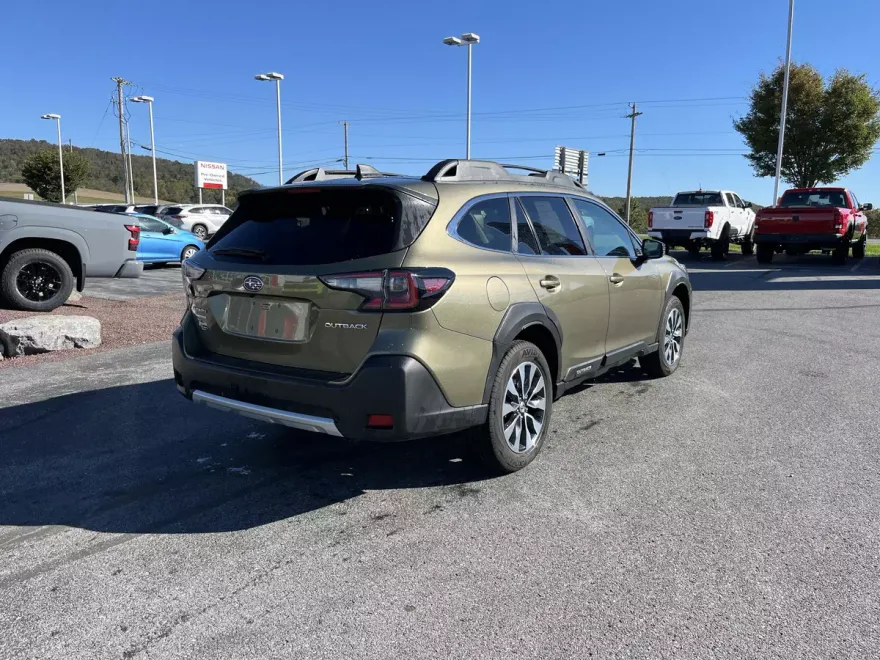 2023 Subaru Outback Limited photo 1